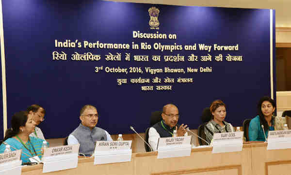 Vijay Goel addressing at the Round Table discussion on ‘India`s performance in Rio Olympics and way forward’, in New Delhi on October 03, 2016
