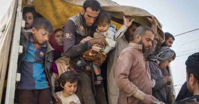 Internally displaced persons flee to Debaga camp in Erbil Governorate, northern Iraq, as Mosul assault begins. Photo: UNHCR/Ivor Prickett