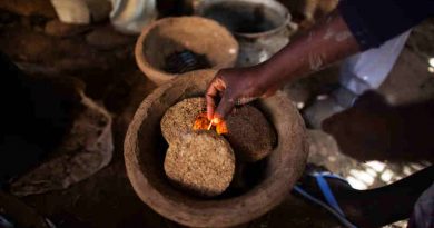 A woman fires a fuel-efficient stove made in the Rwanda camp for internally displaced people (IDPs), near Tawila, North Darfur. UN Photo / Albert González Farran