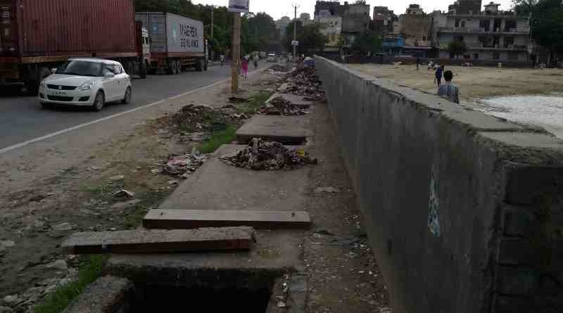 A highly polluted and dirty area near a school and residential colony in New Delhi. Photo: Rakesh Raman