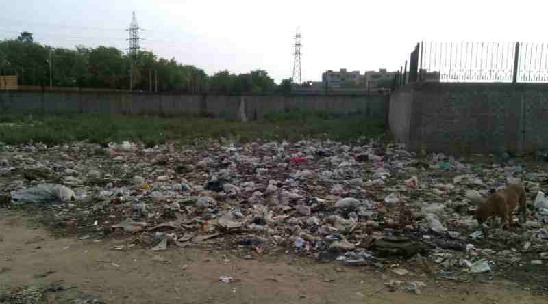 A garbage dumping site in New Delhi, which continues to be the world's most polluted and dirtiest city. Photo of 2015 by Rakesh Raman
