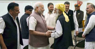 A delegation of All Jammu and Kashmir Panchayat Conference calls on India's Prime Minister, Narendra Modi, in New Delhi on November 05, 2016