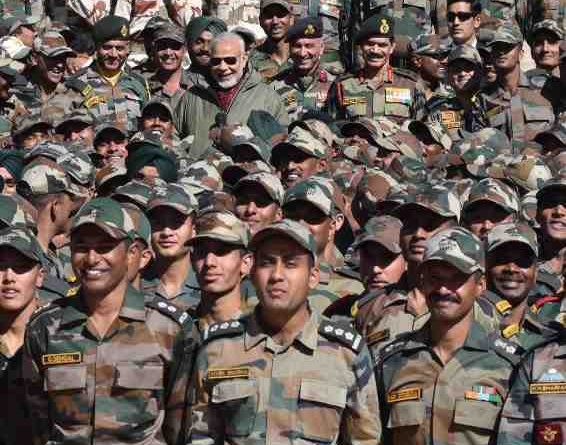 Narendra Modi celebrates Diwali with jawans near India-China border in Himachal Pradesh on October 30, 2016. Photo: Narendra Modi website