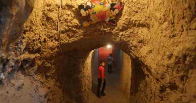 A group of volunteers, led by a fourth-year former architecture student, links two basements with a tunnel and turns them into an underground playground in the Syrian Arab Republic. to provide children with a relatively safe place to play and have fun together.