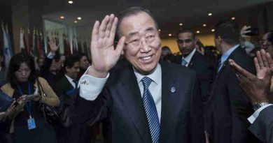 Secretary-General Ban Ki-moon bids farewell to delegates, staff, senior advisers, and other well-wishers at UN Headquarters in New York. UN Photo / Amanda Voisard