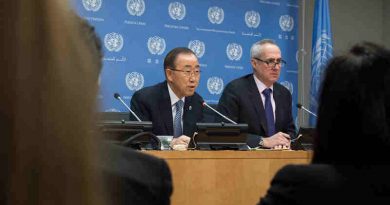 Secretary-General Ban Ki-moon (left) addresses a press conference, his last at United Nations headquarters, as his term of office draws to a close at the end of the year. At his side is his Spokesperson, Stéphane Dujarric. UN Photo / Eskinder Debebe