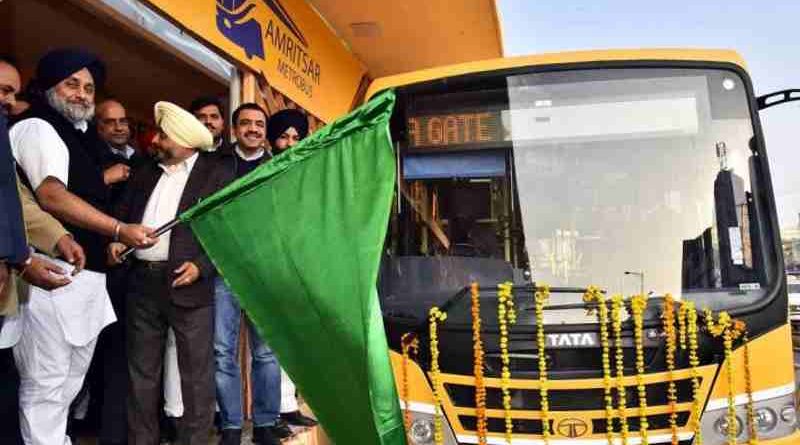 Sukhbir Singh Badal flagging off the first Metro bus in Amritsar