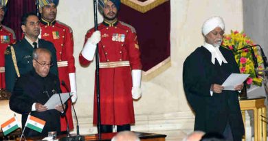 The President, Pranab Mukherjee, administering the oath of office to Justice J.S. Khehar, as Chief Justice of India, at a swearing-in ceremony, at Rashtrapati Bhavan, in New Delhi on January 04, 2017.