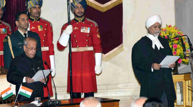 The President, Pranab Mukherjee, administering the oath of office to Justice J.S. Khehar, as Chief Justice of India, at a swearing-in ceremony, at Rashtrapati Bhavan, in New Delhi on January 04, 2017.