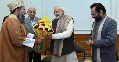Union Minister of State for External Affairs M.J. Akbar standing with PM Modi (file photo). Photo courtesy: Narendra Modi website