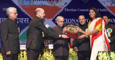 The President, Shri Pranab Mukherjee gave away the National Awards for the Best Electoral Practices, at the 7th National level function of the National Voters’ Day (NVD), in New Delhi on January 25, 2017.