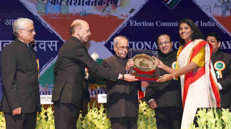 The President, Shri Pranab Mukherjee gave away the National Awards for the Best Electoral Practices, at the 7th National level function of the National Voters’ Day (NVD), in New Delhi on January 25, 2017.