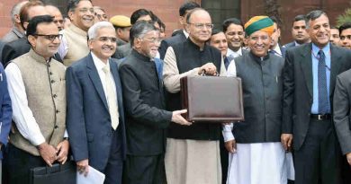 Arun Jaitley departs from North Block to Rashtrapati Bhavan and Parliament House to present the General Budget 2017-18, in New Delhi on February 01, 2017.