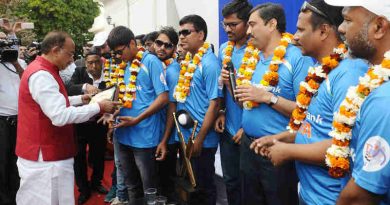 Vijay Goel felicitated the Winner Indian Team of T20 World Cup Cricket for the Blind 2017, at a function, in New Delhi on February 20, 2017.