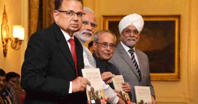 Pranab Mukherjee received the first copy of a book ‘Judicial Reforms – Recent Global Trends’ on February 22, 2017 at Rashtrapati Bhavan.