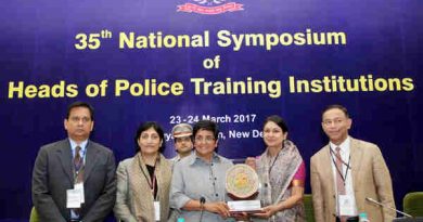 The Lt. Governor of Puducherry, Dr. Kiran Bedi being presented a memento at the inauguration of the 35th National Symposium of Heads of Police Training Institutions, in New Delhi on March 23, 2017