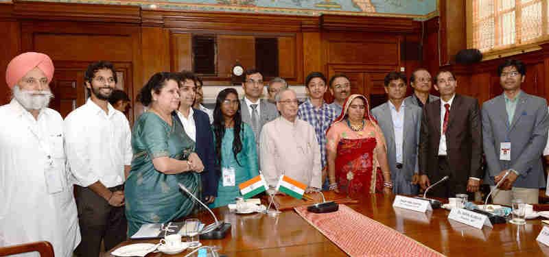 Pranab Mukherjee with the Innovation Scholars, Writers and Artists who are part of In-Residence Programme, at Rashtrapati Bhavan, in New Delhi on March 15, 2017