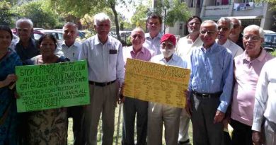 Senior citizens in a group housing society of Dwarka in New Delhi urge the government to save them from dust and noise pollution of extended FAR construction activity. Photo and Campaign by Rakesh Raman / RMN News Service (file photo)