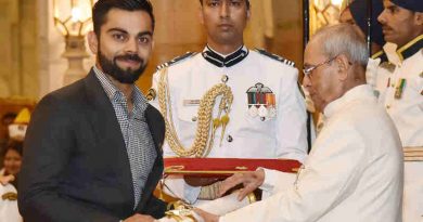 President Pranab Mukherjee presenting the Padma Shri Award to cricketer Virat Kohli, at a Civil Investiture Ceremony, at Rashtrapati Bhavan, in New Delhi on March 30, 2017