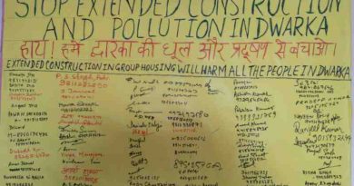 People are participating enthusiastically in the signature campaign that I run to stop floor area ratio (FAR) construction-related dust pollution, noise pollution, air pollution, and accidents in the cooperative group housing societies (CGHS) of Delhi. Photo and Campaign by Rakesh Raman