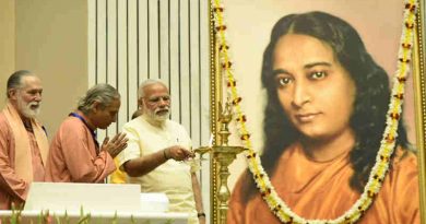 The Prime Minister, Shri Narendra Modi lighting the lamp at the release of the Special Commemorative Postage Stamp on 100 years of Yogoda Satsang Math, at Vigyan Bhawan, in New Delhi on March 07, 2017.