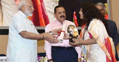 Narendra Modi presenting the award for Excellence in Implementation of Priority Programme Start-Up India under other states category, to Gujarat state, the Industries Commissioner, Ms. Mamta Verma receiving the award, at the 11th Civil Services Day function, in New Delhi on April 21, 2017