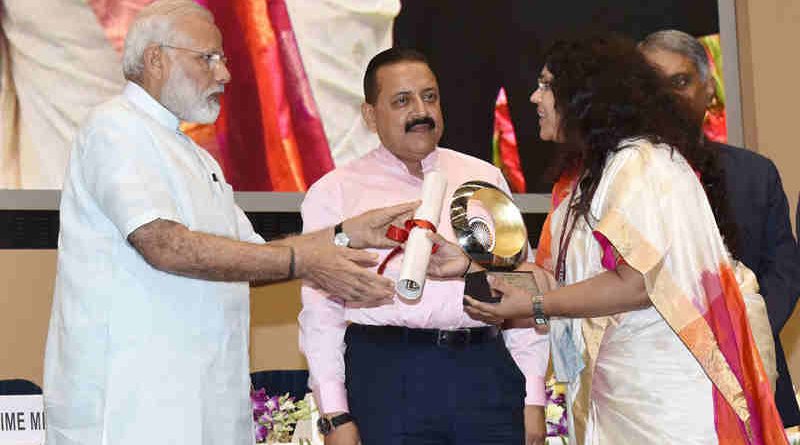 Narendra Modi presenting the award for Excellence in Implementation of Priority Programme Start-Up India under other states category, to Gujarat state, the Industries Commissioner, Ms. Mamta Verma receiving the award, at the 11th Civil Services Day function, in New Delhi on April 21, 2017