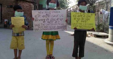 Children demonstrating in the streets of New Delhi so that the Indian government should protect them from dust and noise pollution coming from extended construction activity. Click the photo for details. Photo by Rakesh Raman