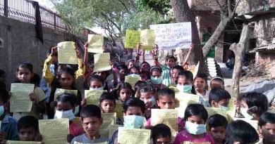 Children demonstrating in the streets of New Delhi so that the Indian government should protect them from dust and noise pollution coming from extended construction activity. Photo by Rakesh Raman