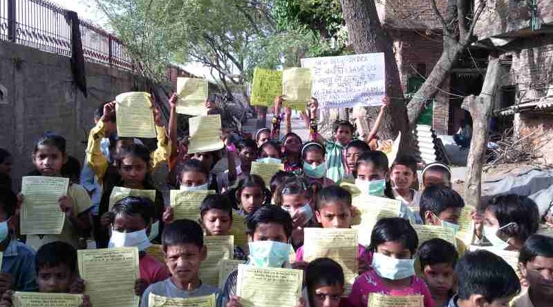 Children demonstrating in the streets of New Delhi so that the Indian government should protect them from dust and noise pollution coming from extended construction activity. Photo by Rakesh Raman