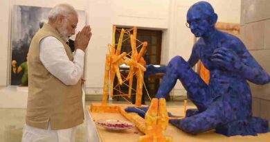 Narendra Modi visiting the exhibition titled “Swachchhagrah – Bapu Ko Karyanjali - Ek Abhiyan, Ek Pradarshani”, to mark the 100 years of Mahatma Gandhi’s first experiment of Satyagraha in Champaran, organised by the National Archives of India, in New Delhi on April 10, 2017