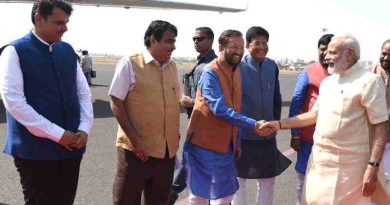 Narendra Modi being seen off on his departure from Nagpur, Maharashtra on April 14, 2017