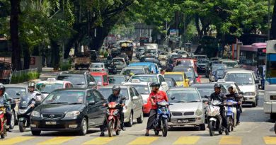 Road traffic in Kuala Lumpur, Malaysia. Photo: Trinn Suwannapha / World Bank