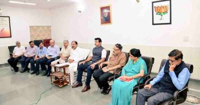 Venkaiah Naidu with Bureaucrats