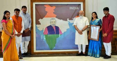 Narendra Modi being presented the artwork made with pearls by artist Khushboo Akash Davda, in New Delhi on June 15, 2017