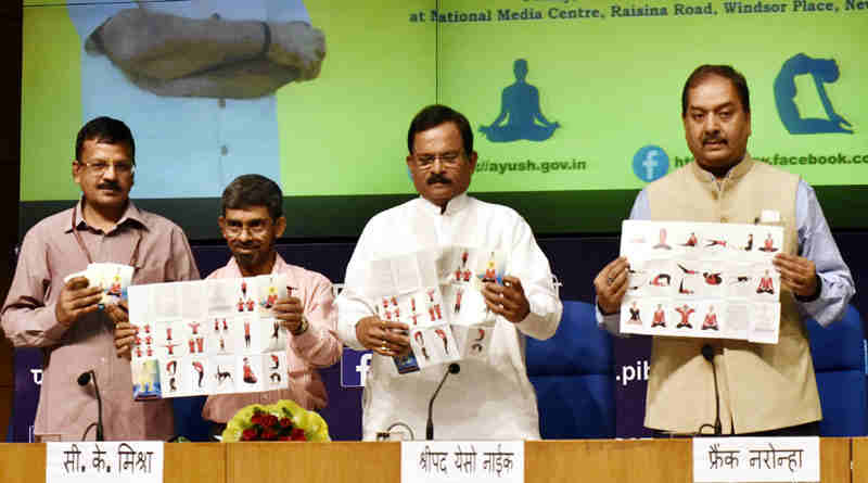 Shripad Yesso Naik releasing the publication at the inauguration of the National Health Editors’ Conference on Yoga in New Delhi on June 09, 2017
