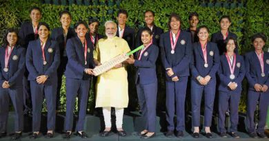 Narendra Modi with the Indian Women Cricket Team, in New Delhi on July 27, 2017