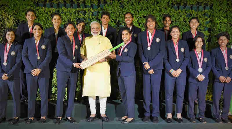 Narendra Modi with the Indian Women Cricket Team, in New Delhi on July 27, 2017
