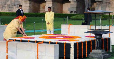 Narendra Modi paying floral tributes at the Samadhi of Mahatma Gandhi, at Rajghat, on the occasion of 71st Independence Day, in Delhi on August 15, 2017