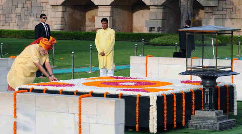 Narendra Modi paying floral tributes at the Samadhi of Mahatma Gandhi, at Rajghat, on the occasion of 71st Independence Day, in Delhi on August 15, 2017