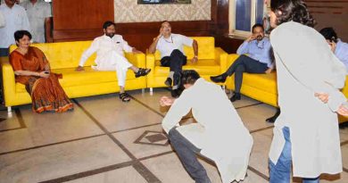 The Union Minister for Consumer Affairs, Food and Public Distribution, Shri Ram Vilas Paswan witnessing the Nukkad Natak on Swachhta, organised by the Department of Food and Public Distribution, in New Delhi on September 28, 2017. The Secretary, Department of Food & Public Distribution, Ms. Preeti Sudan is also seen.