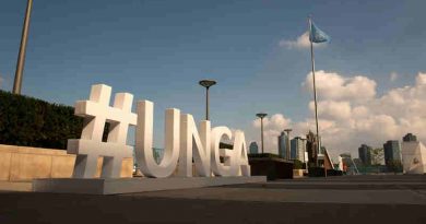 A sign outside the General Assembly building highlights the hashtag for attendees to use to promote the 72nd session's General Debate. UN Photo/Kim Haughton