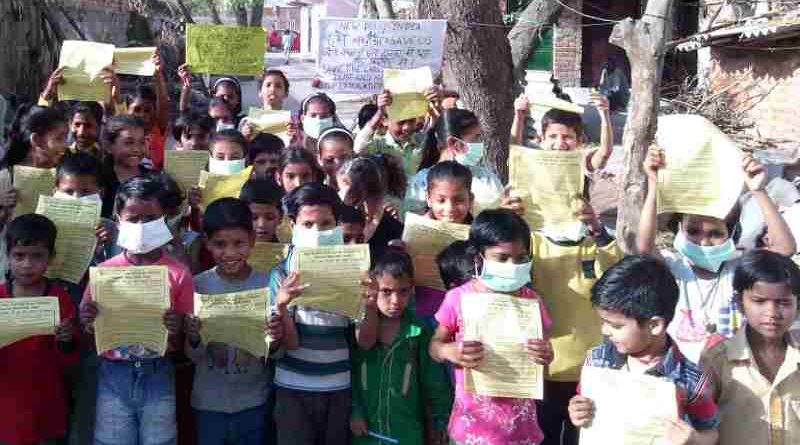 Children participating in RMN Foundation campaign to stop extended construction and pollution in Delhi.