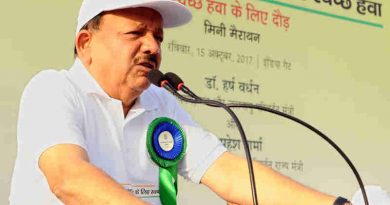 Dr. Harsh Vardhan addressing the gathering at the flag-off ceremony of a Mini-Marathon - “Run for Clean Air”, in New Delhi on October 15, 2017