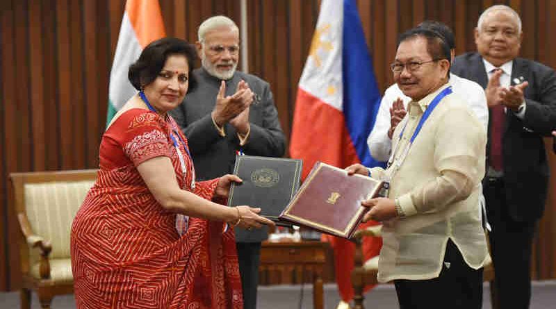 Narendra Modi and the President of Philippines, Mr. Rodrigo Duterte witnessing the Exchange of MoUs between India and Philippines, in Manila, Philippines on November 13, 2017