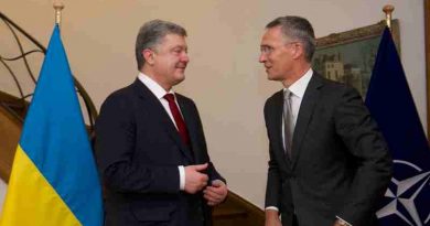 NATO Secretary General Jens Stoltenberg and Ukrainian President Petro Poroshenko. Photo: NATO