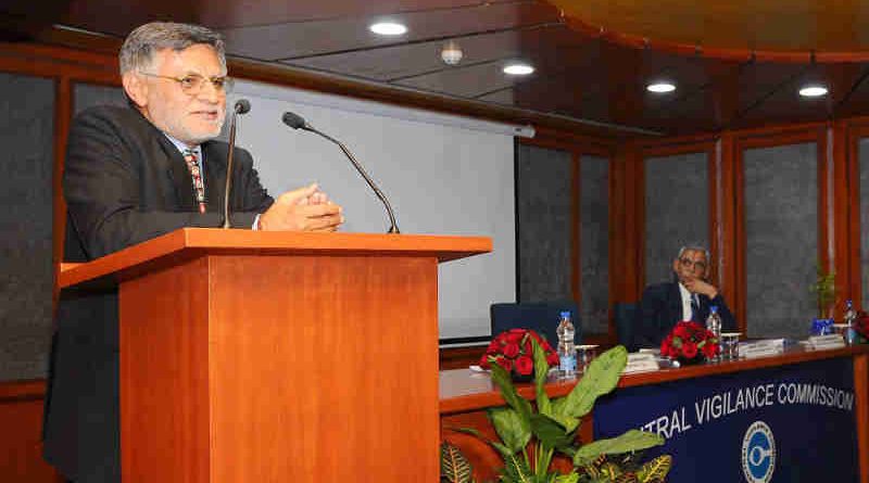 Shri Ashok Arora, Author and Motivational Speaker, delivering the 26th lecture of the Central Vigilance Commission (CVC) ‘Lecture Series’ on “Making Life Musical for Professional Excellence”, in New Delhi on December 29, 2017. The Central Vigilance Commissioner, Shri K.V. Chowdary is also seen.