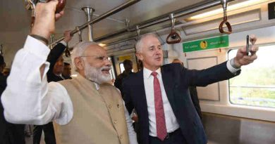 The Prime Minister, Shri Narendra Modi and the Prime Minister of Australia, Mr. Malcolm Turnbull travelling to Akshardham temple in Delhi Metro, in New Delhi on April 10, 2017.