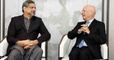 PRIME MINISTER SHAHID KHAQAN ABBASI MEETS FOUNDER AND CHAIRMAN OF THE WORLD ECONOMIC FORUM (WEF) PROFESSOR KLAUS SCHWAB IN DAVOS ON JANUARY 25, 2018.