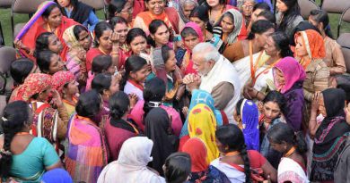 PM Narendra Modi interacting with the beneficiaries of the Pradhan Mantri Ujjwala Yojana, in New Delhi on February 13, 2018 (file photo). Courtesy: PIB